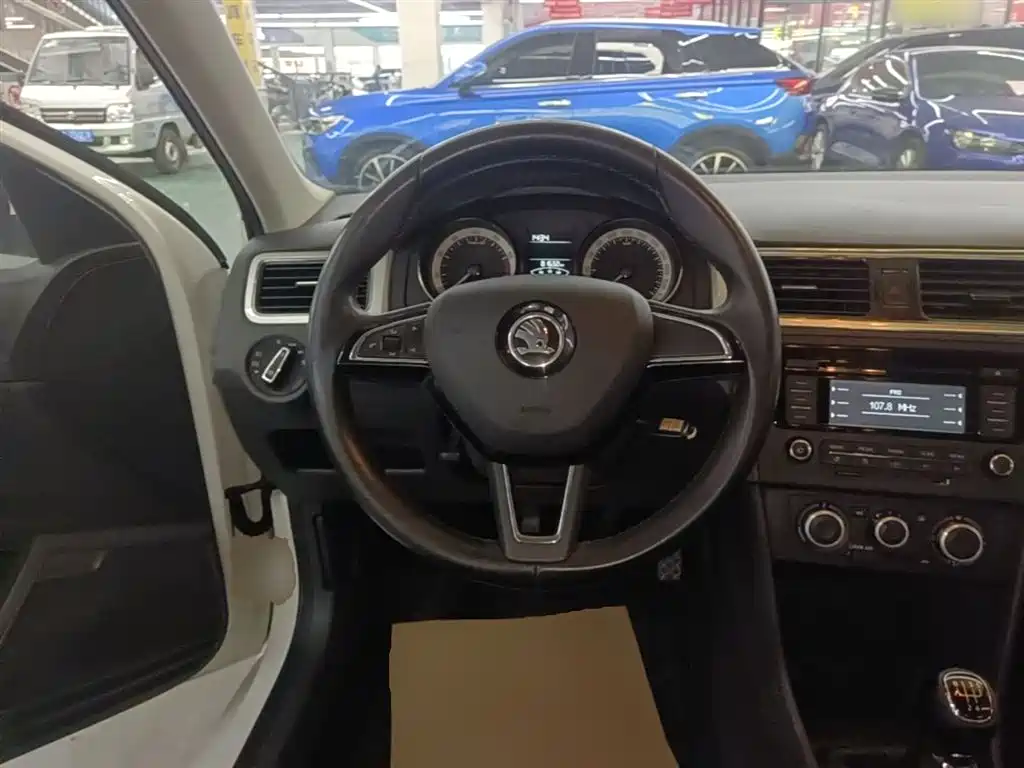 Skoda Rapid Spaceback 2018 — фото 11
