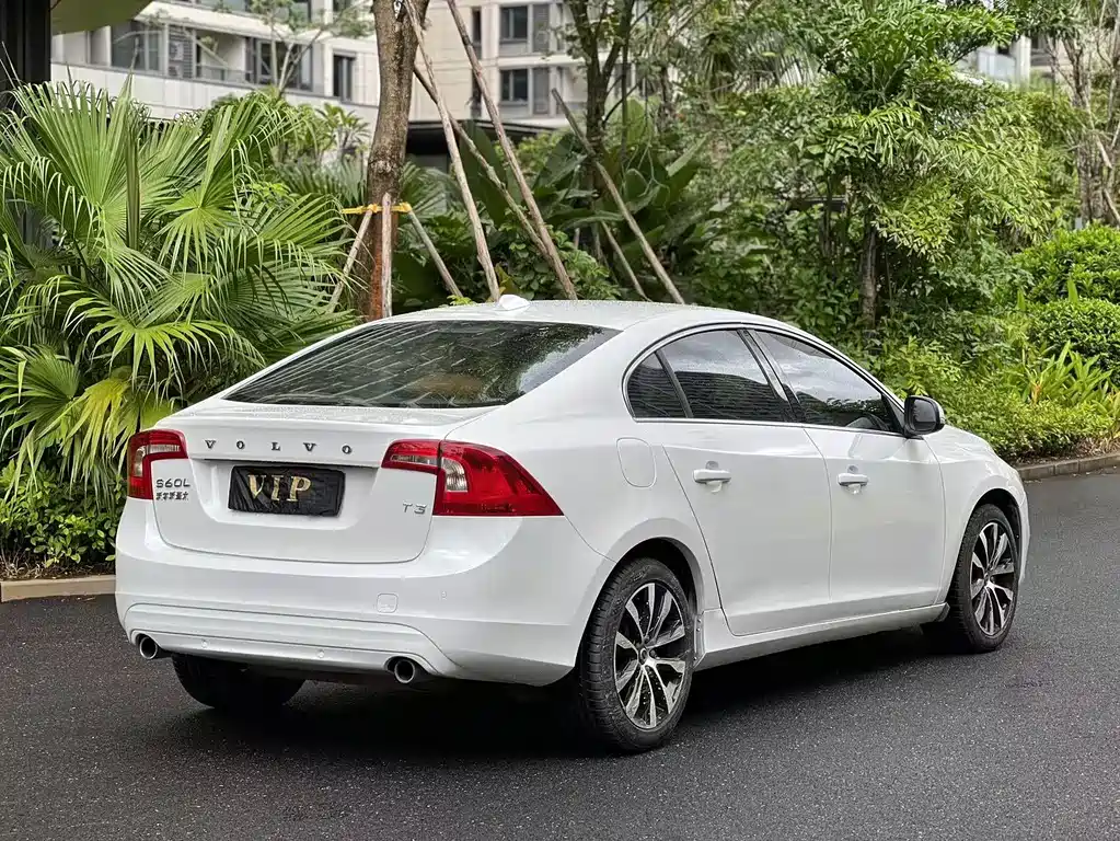 Volvo S60 2019 — фото 18