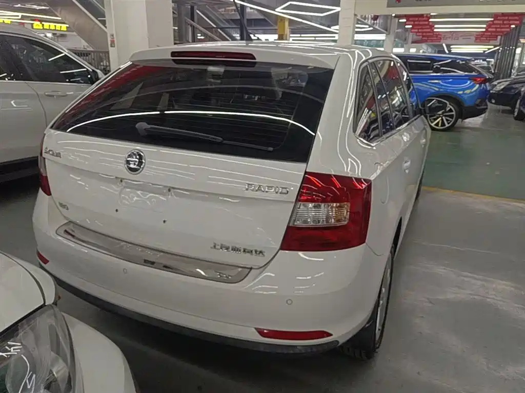 Skoda Rapid Spaceback 2018 — фото 7