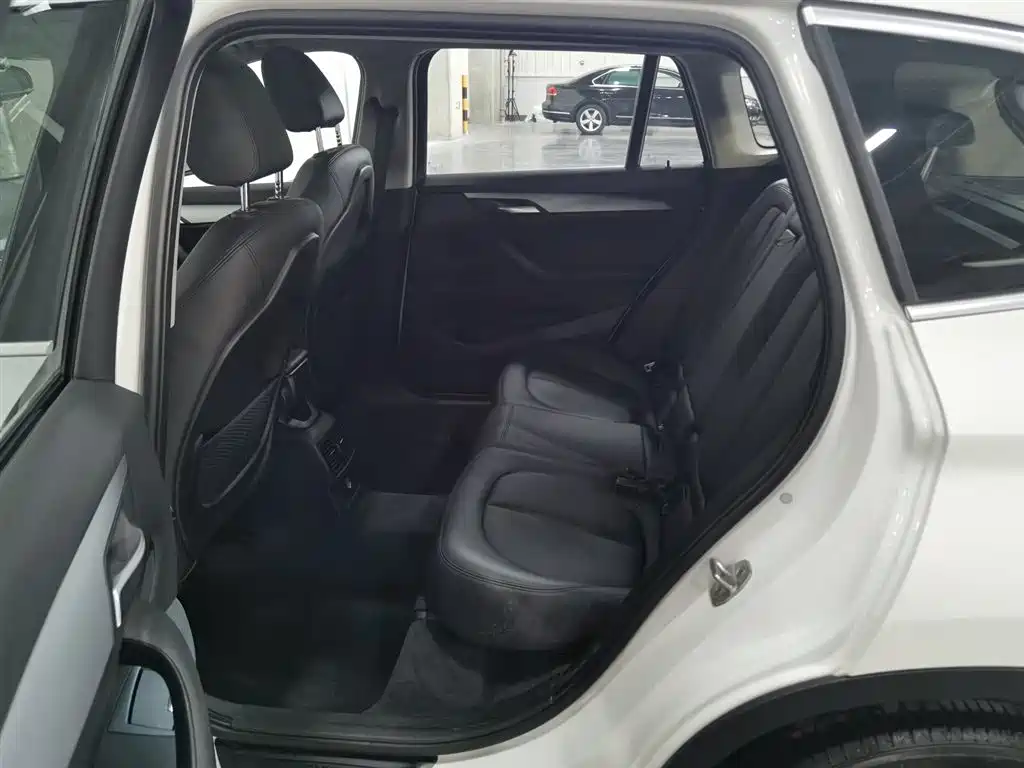 BMW X1 2017 — фото 15