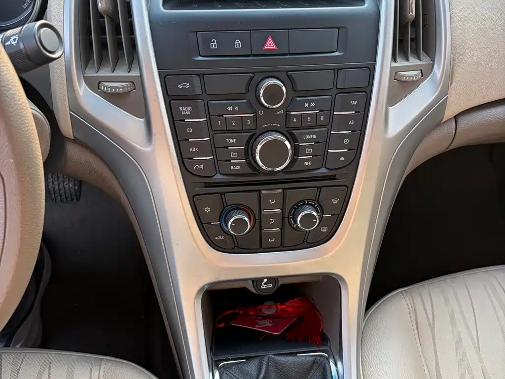 Buick Excelle 2014 — фото 16