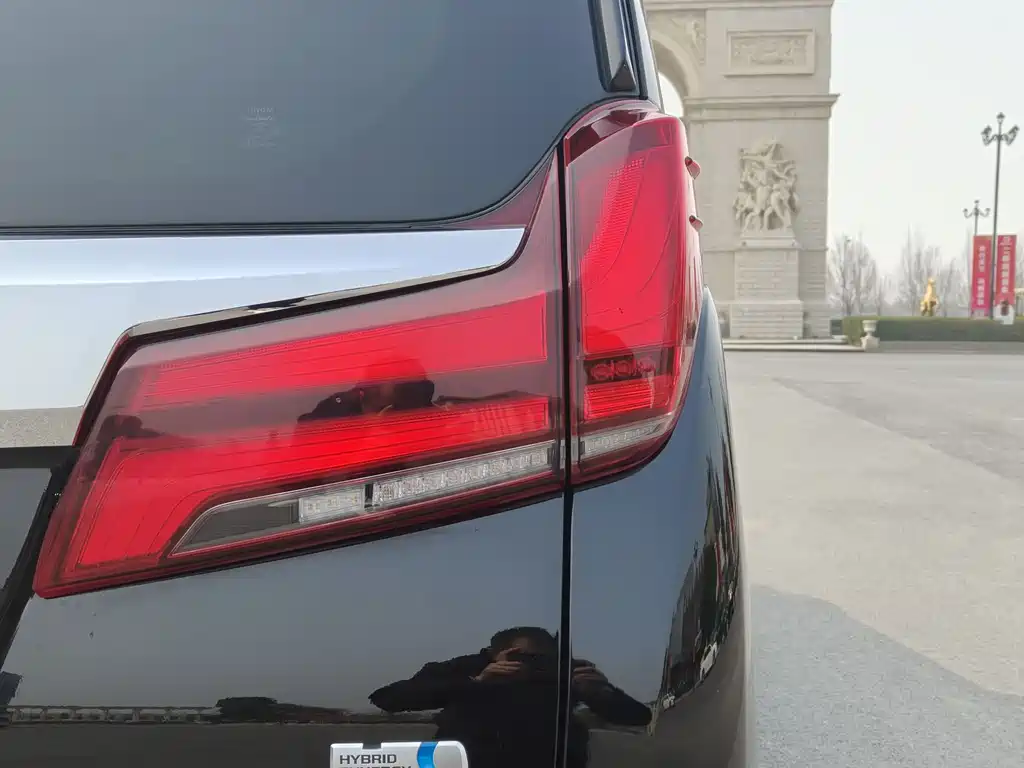 Toyota Alphard 2020 — фото 12