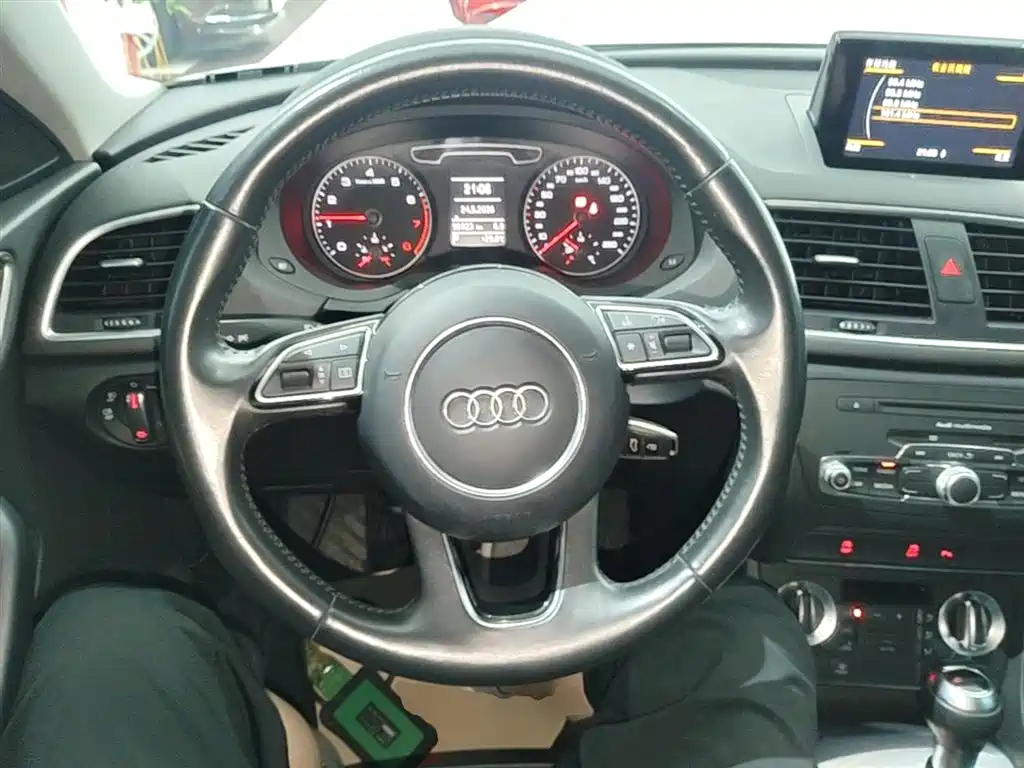 Audi Q3 2015 — фото 11