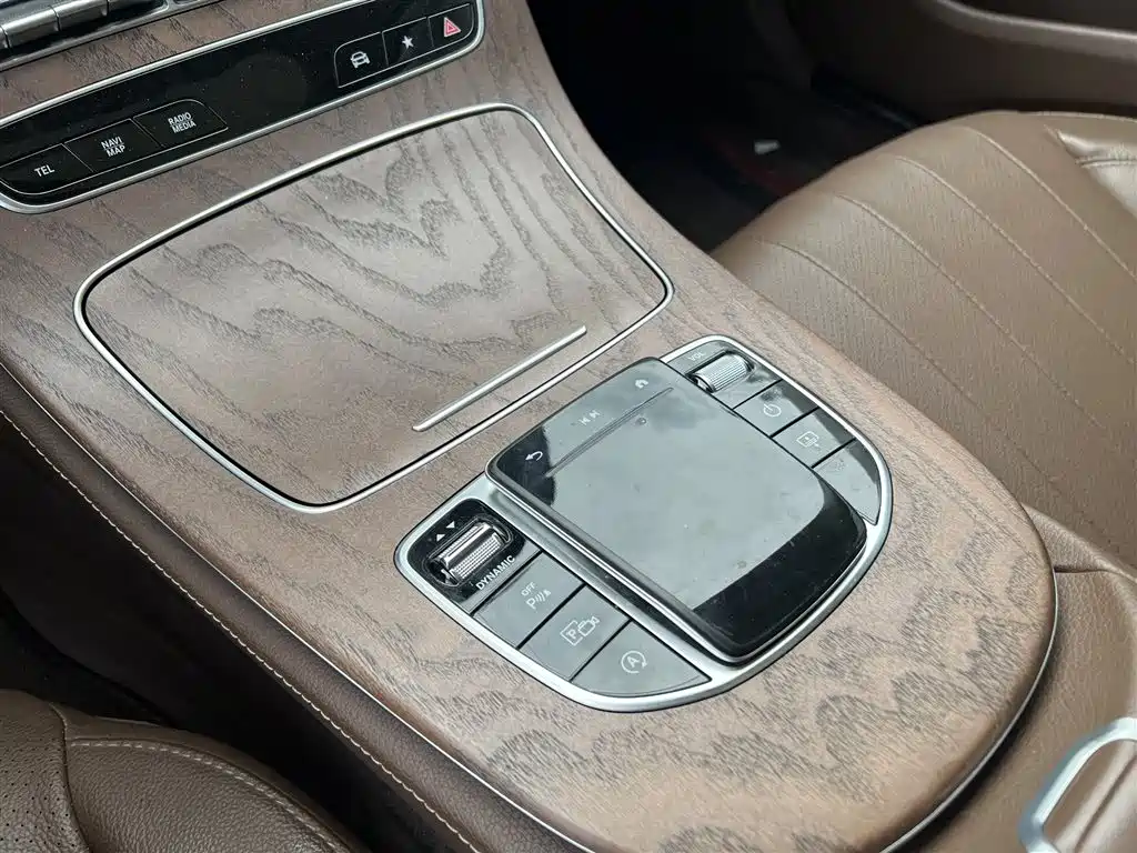 Mercedes-Benz E-Class 2023 — фото 10