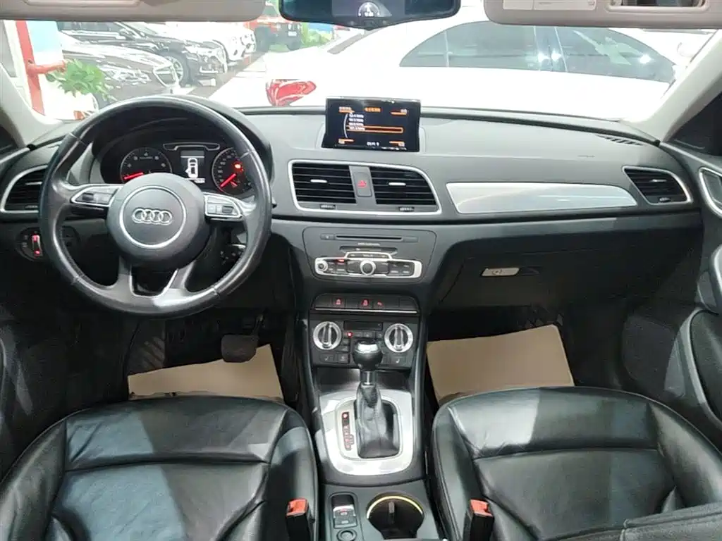 Audi Q3 2015 — фото 10