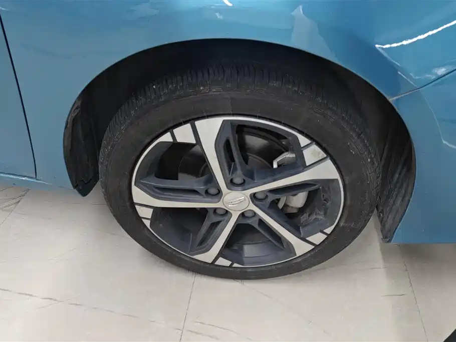 Geely Emgrand L 2022