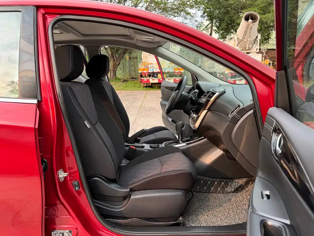 Nissan Tiida 2018 — фото 11