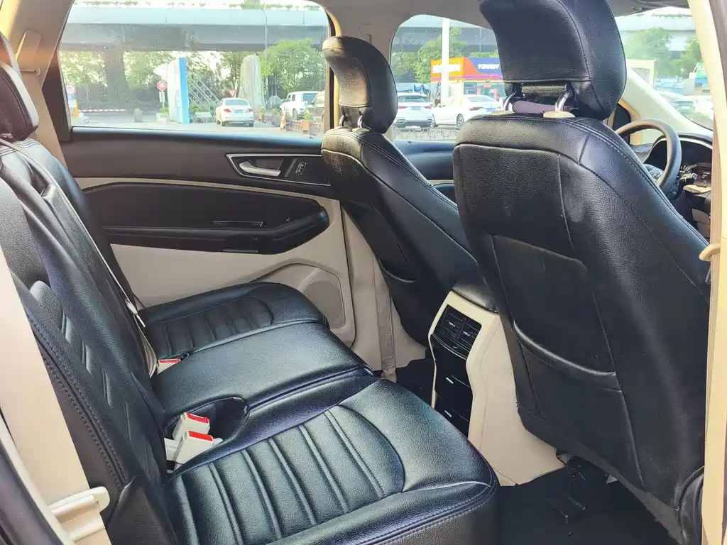 Ford Edge 2019 — фото 12