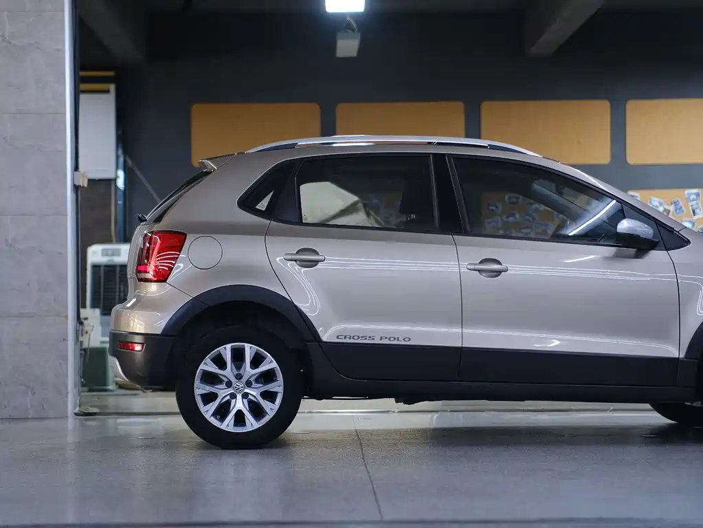 Volkswagen Polo 2015 — фото 18