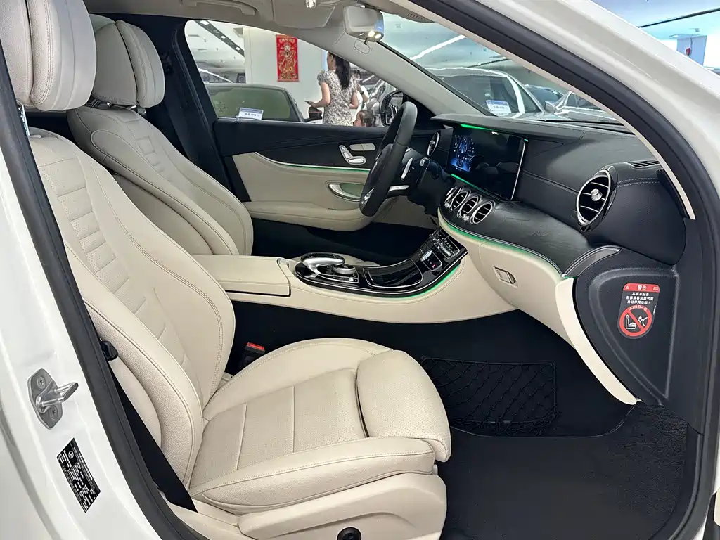 Mercedes-Benz E-Class 2017 — фото 12