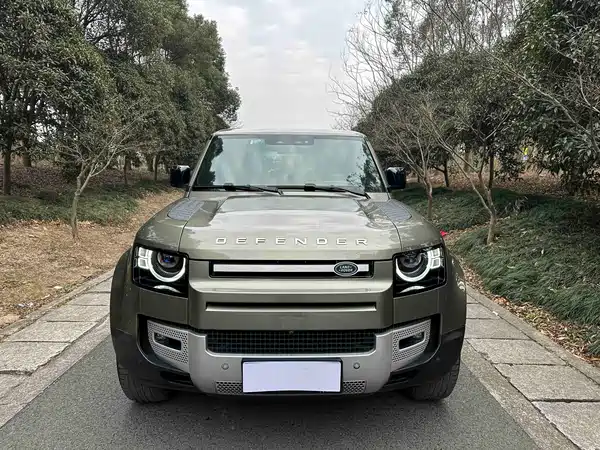 Land Rover Defender 2021