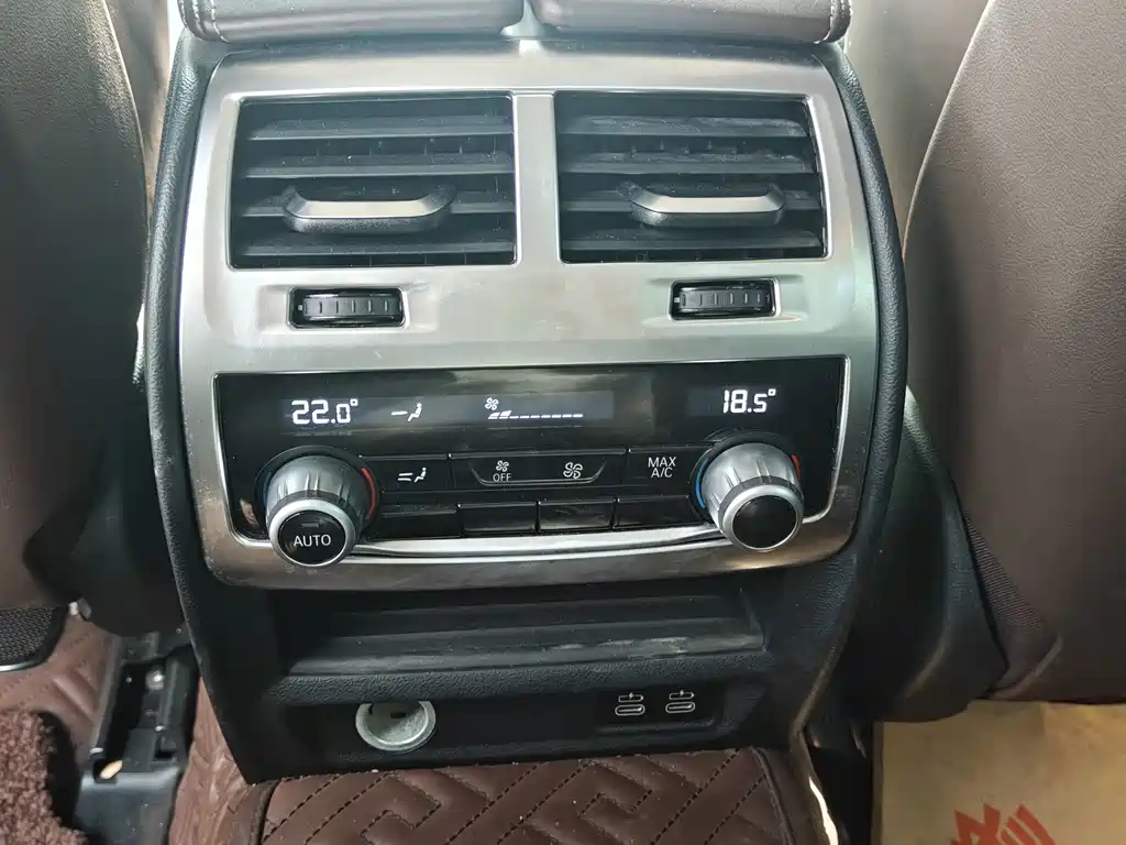 BMW 5 Series 2020 — фото 10