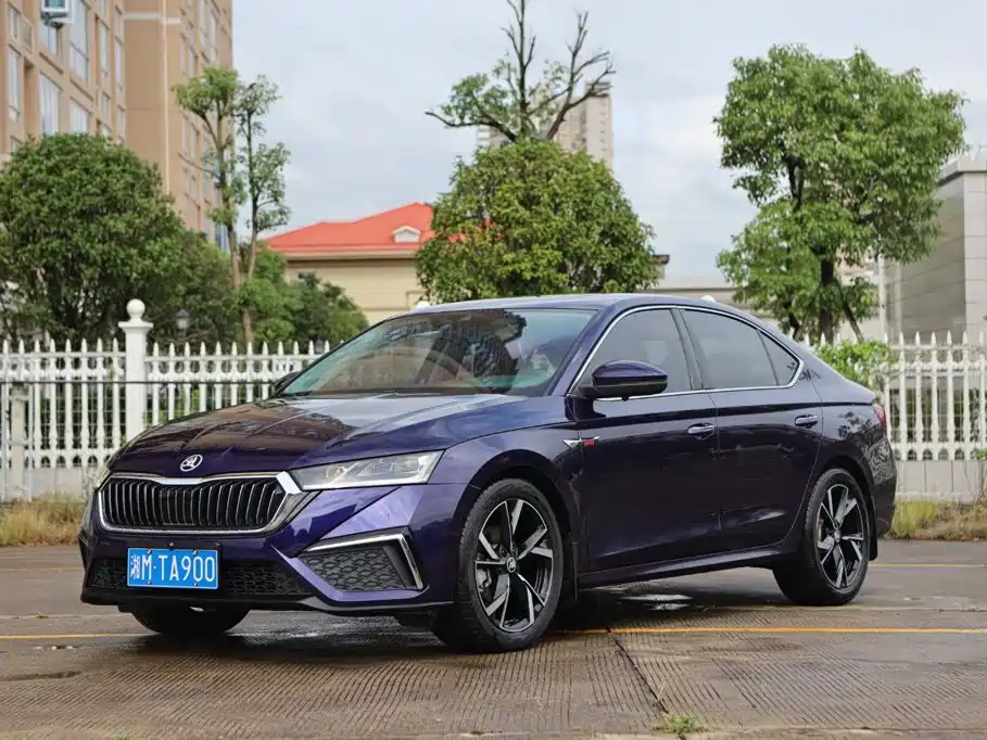 Skoda Octavia 2021 — фото 1