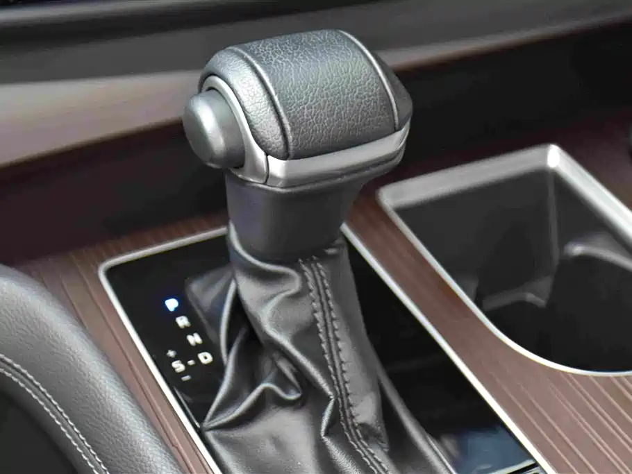 Toyota Granvia 2023 — фото 14