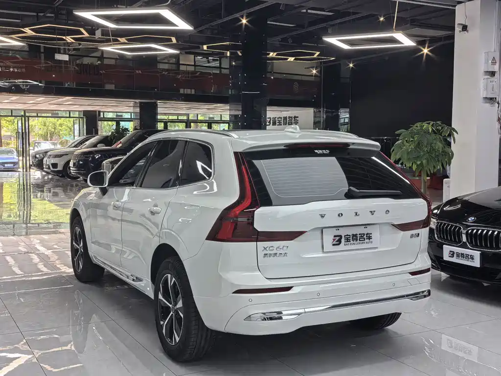 Volvo XC60 2025 — фото 12