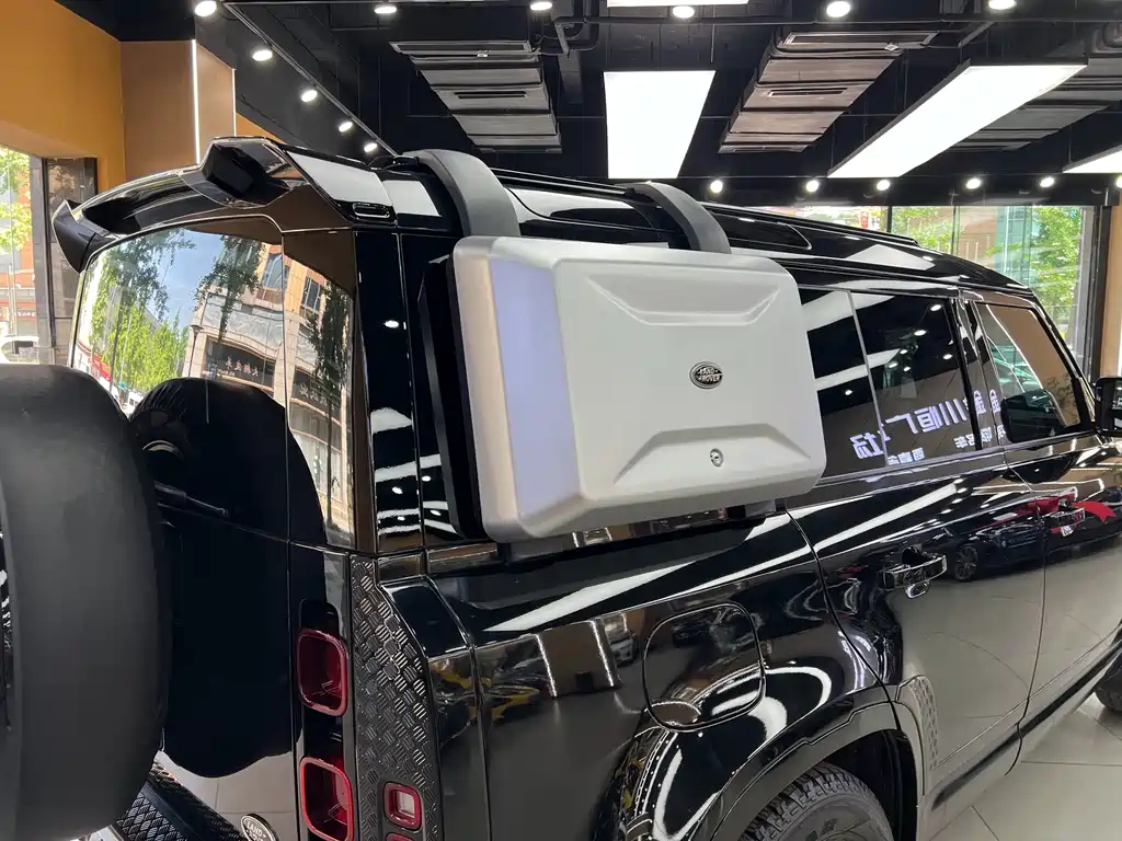 Land Rover Defender 2023 — фото 11