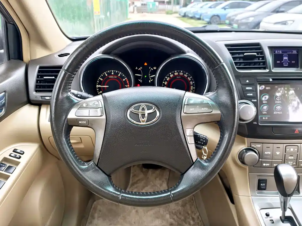Toyota Highlander 2012 — фото 14