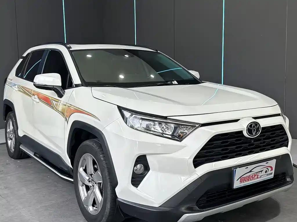 Toyota RAV4 2020 — фото 3