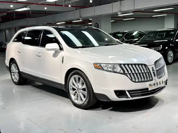 Lincoln MKT 2010