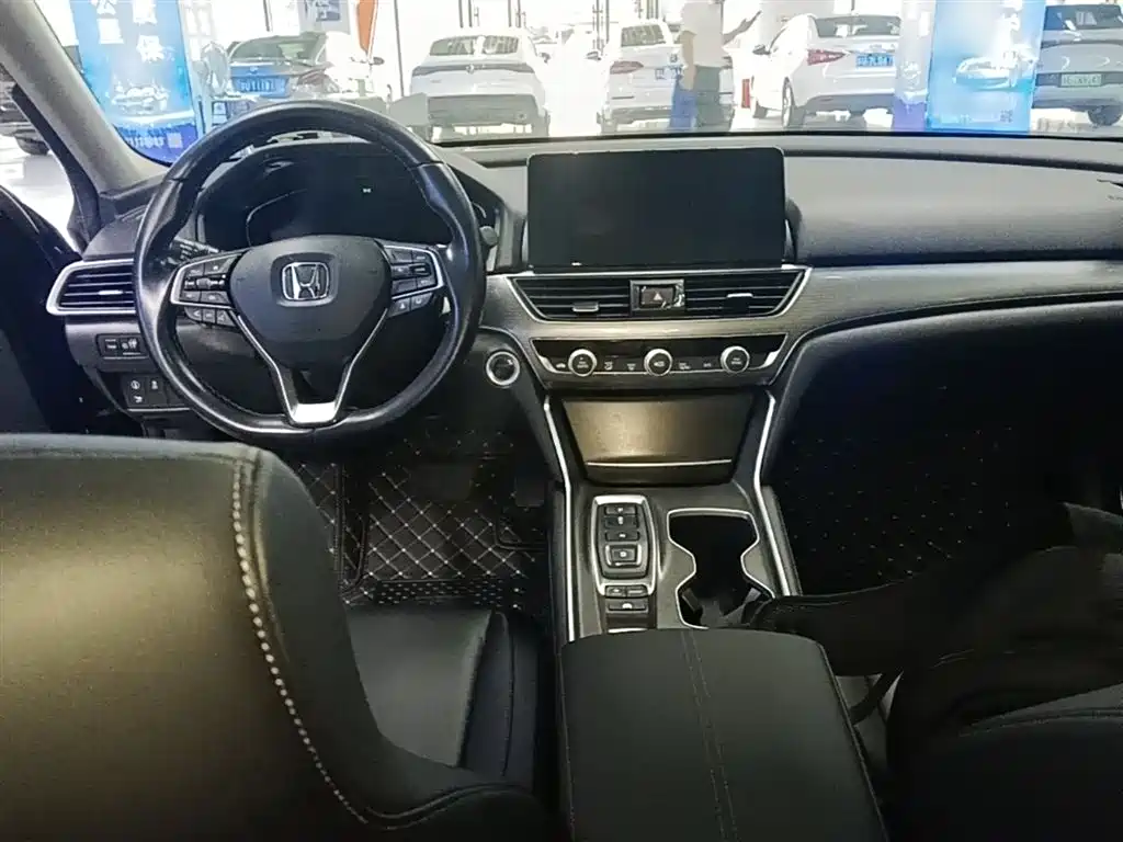 Honda Accord 2022 — фото 10