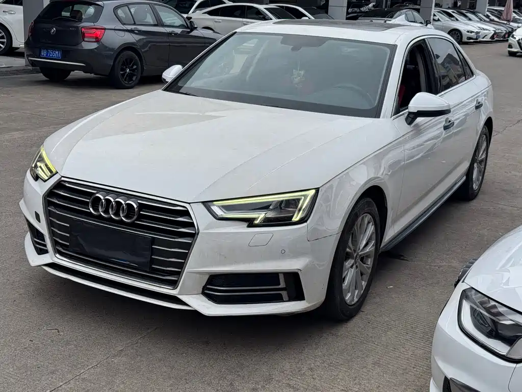 Audi A4L 2019 — фото 1