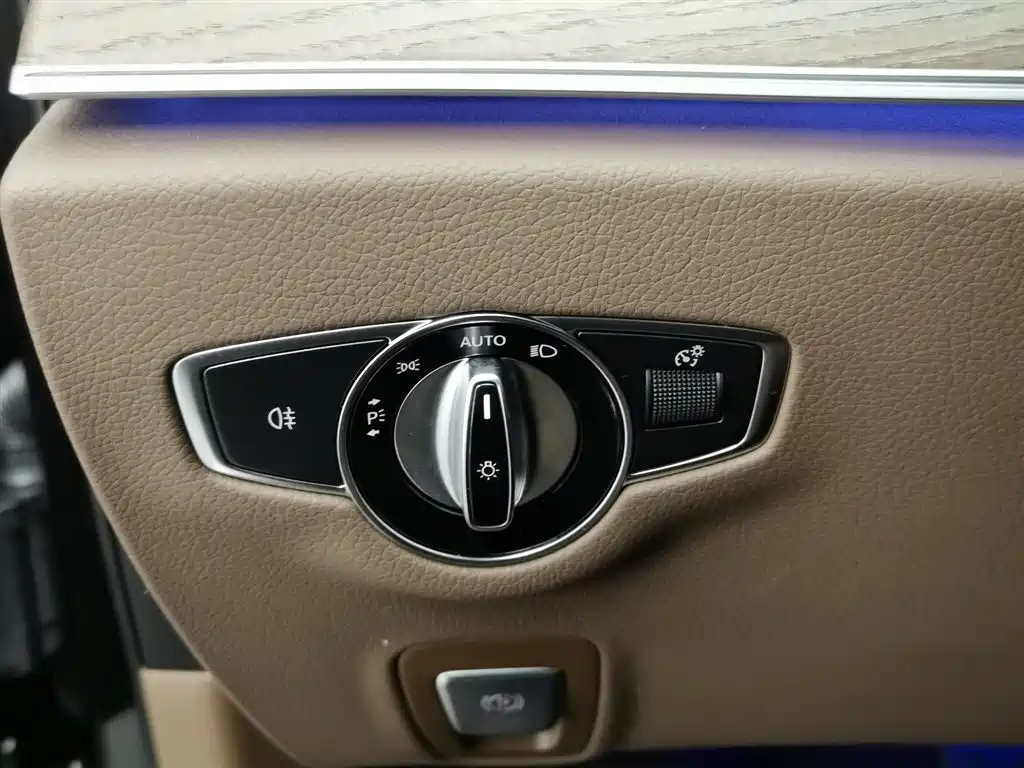 Mercedes-Benz E-Class 2023 — фото 21