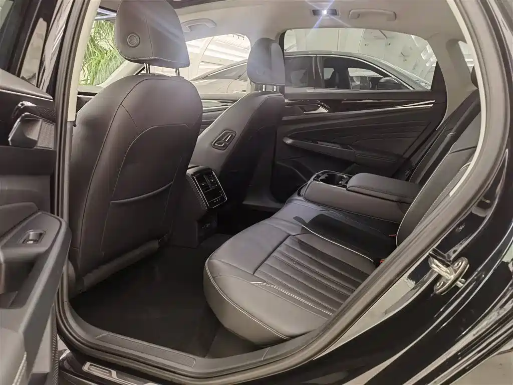 Volkswagen Passat New Energy 2022 — фото 19