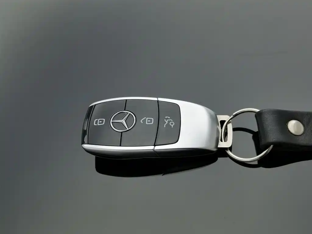 Mercedes-Benz E-Class 2023 — фото 19