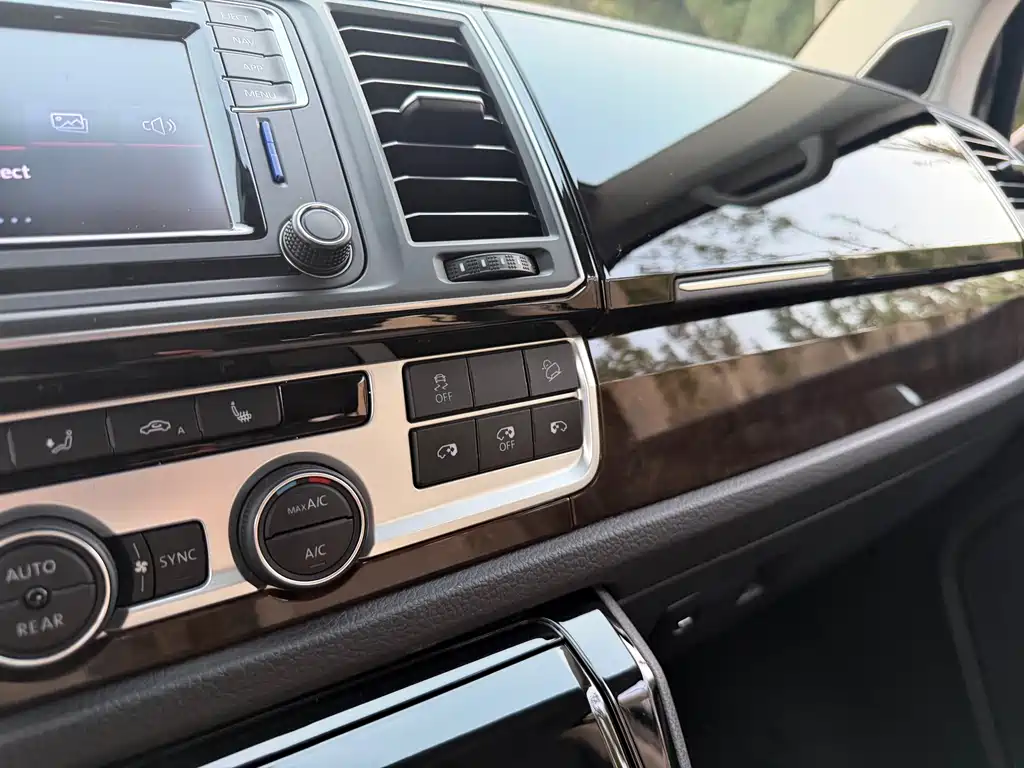Volkswagen Multivan 2019 — фото 15