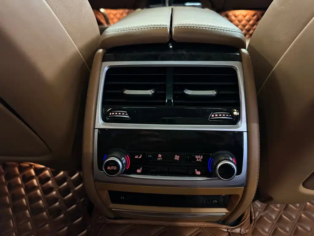 BMW 7 Series 2017 — фото 19