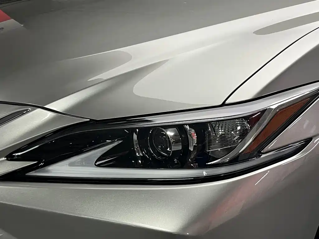 Lexus ES 2020 — фото 6