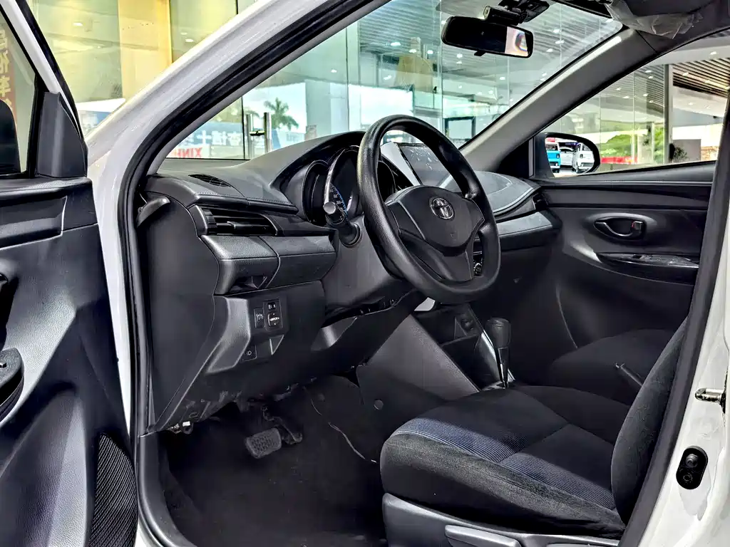 Toyota Yaris L 2019 — фото 4