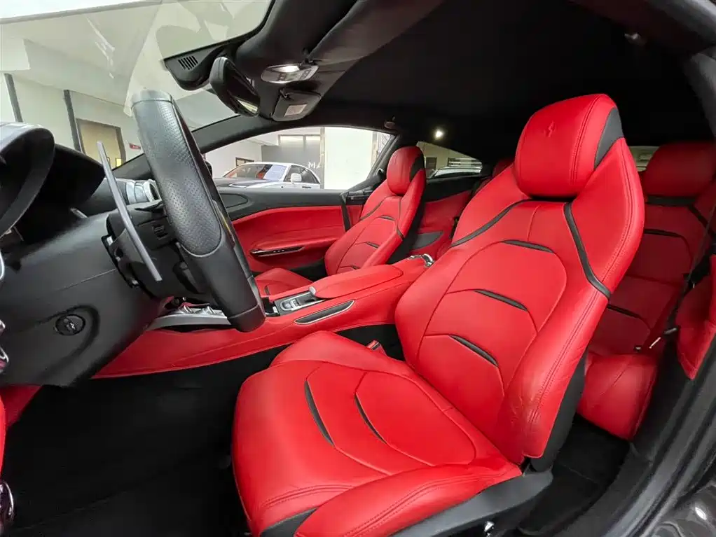 Ferrari GTC4Lusso 2019 — фото 12