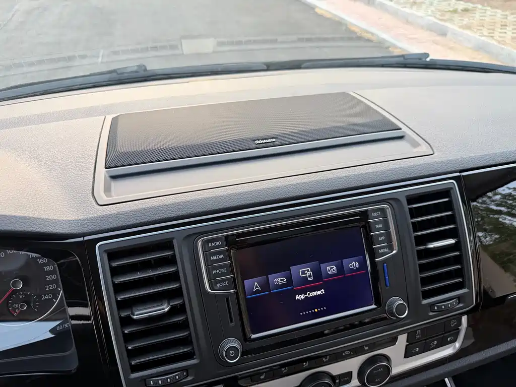 Volkswagen Multivan 2019 — фото 16