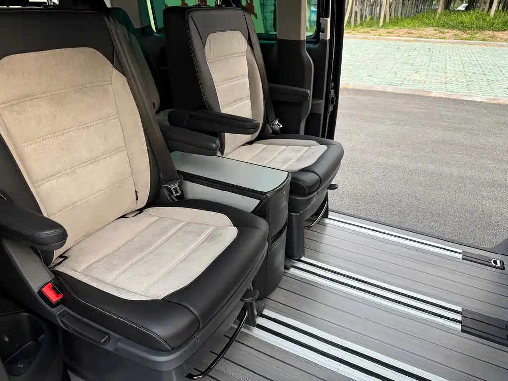 Volkswagen Multivan 2019 — фото 23