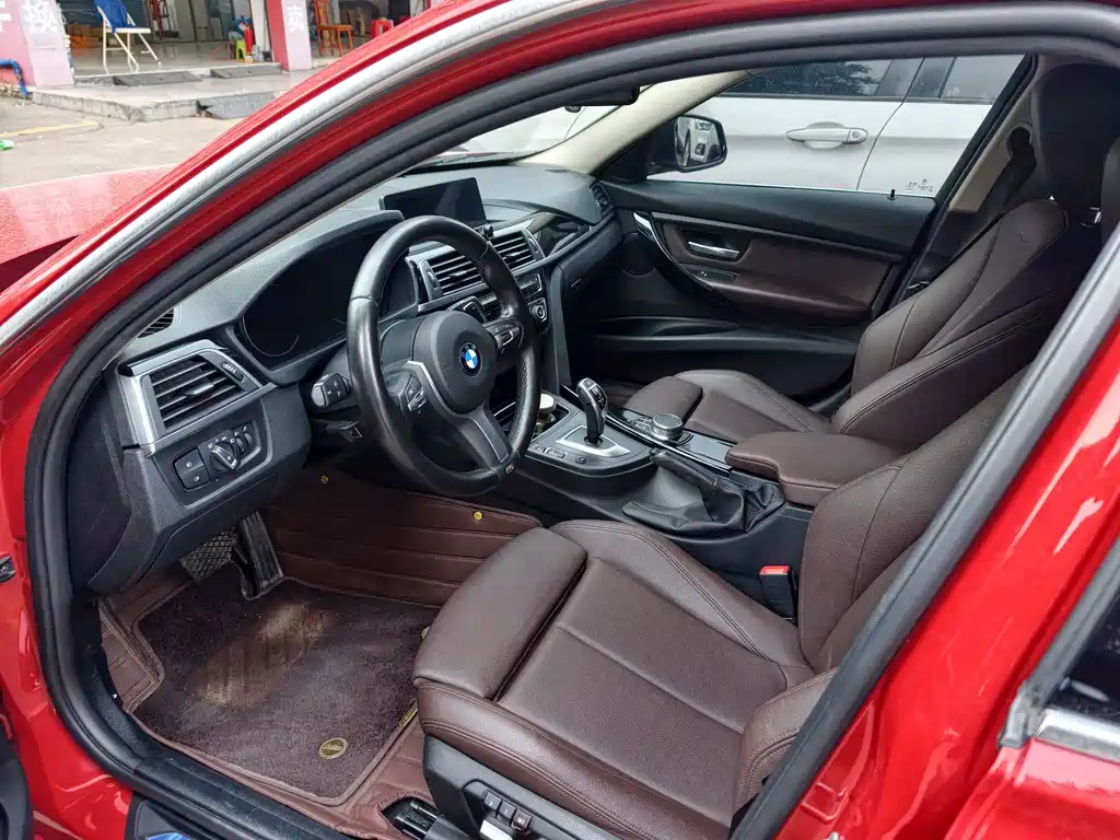 BMW 3 Series 2018 — фото 16