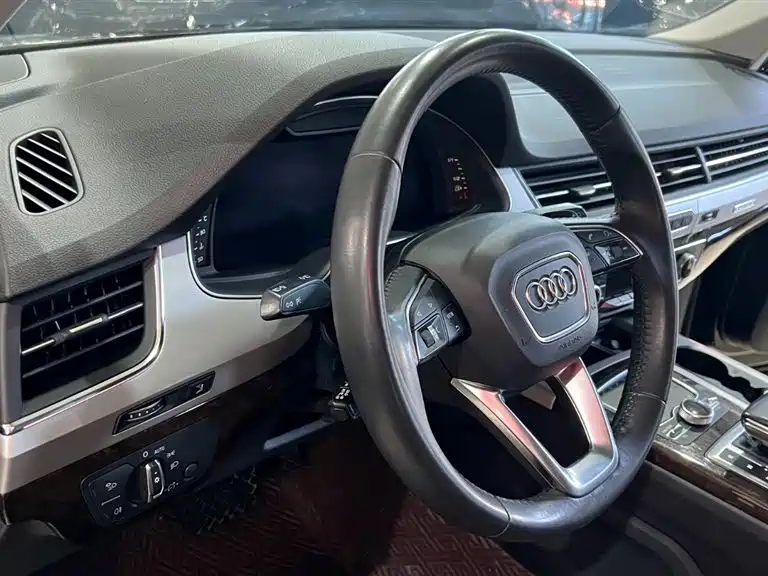Audi Q7 2019 — фото 8