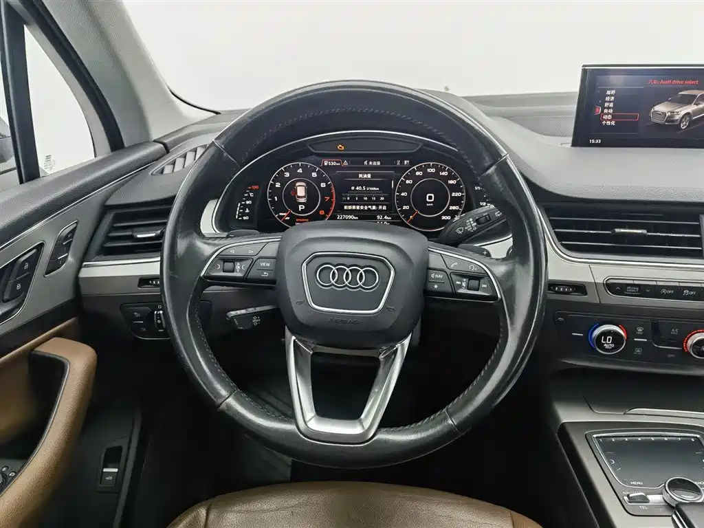 Audi Q7 2016 — фото 11