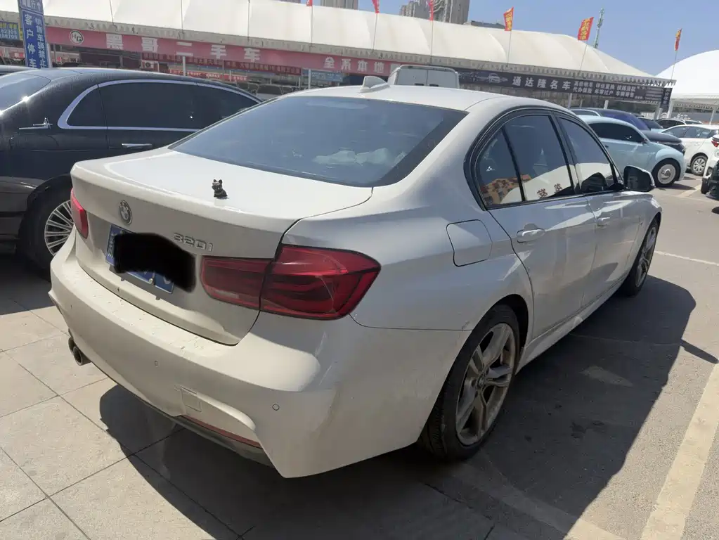BMW 3 Series 2018 — фото 10