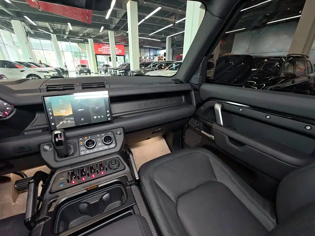 Land Rover Defender 2025 — фото 23