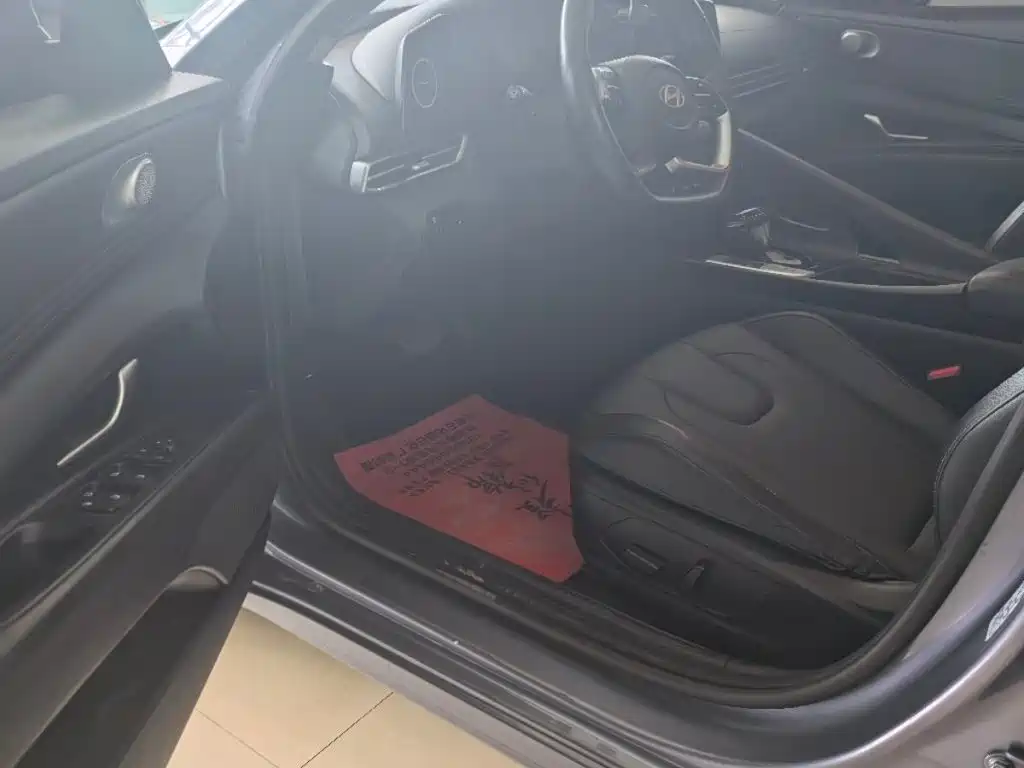 Hyundai Elantra 2023