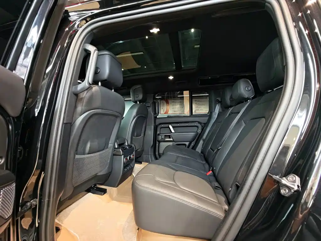 Land Rover Defender 2025 — фото 32