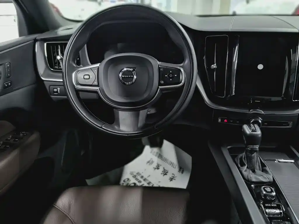 Volvo XC60 2020 — фото 9