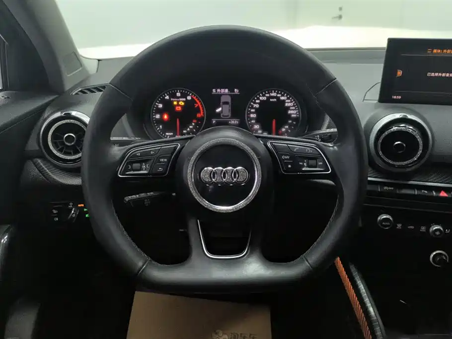 Audi Q2L 2023 — фото 15