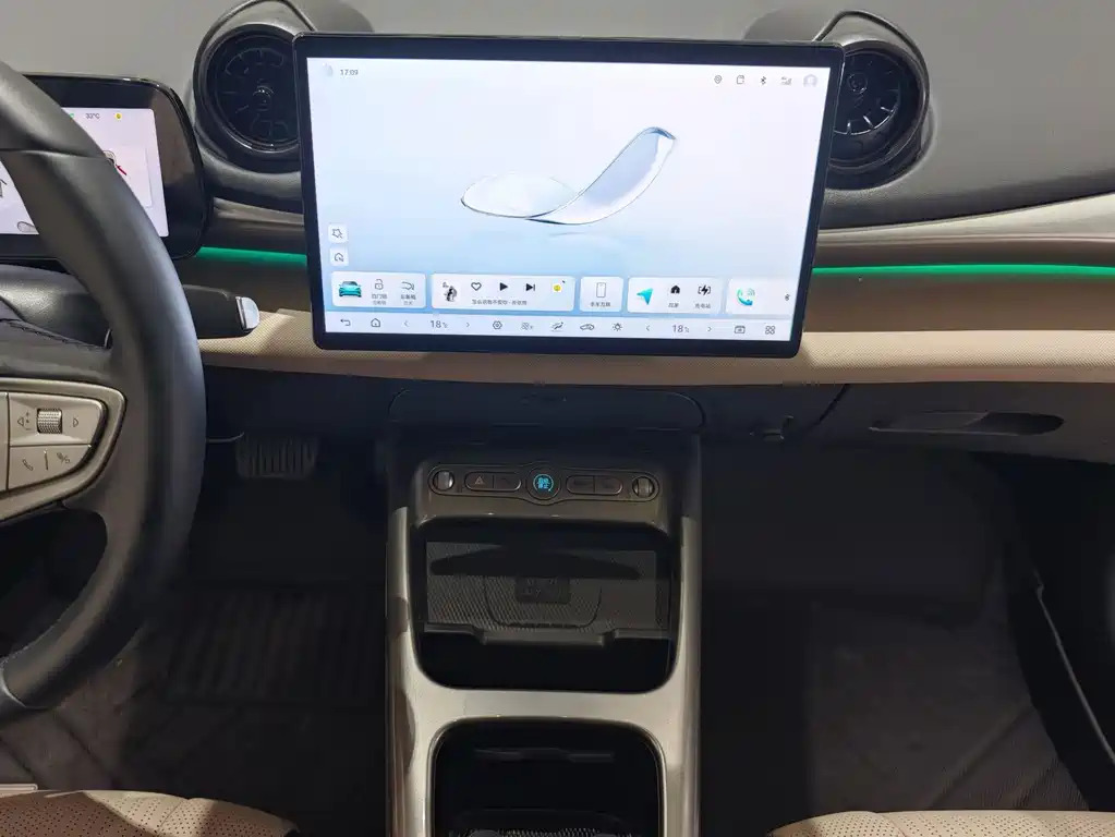 BYD Dolphin 2025