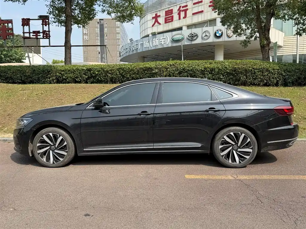Volkswagen Passat 2022 — фото 3