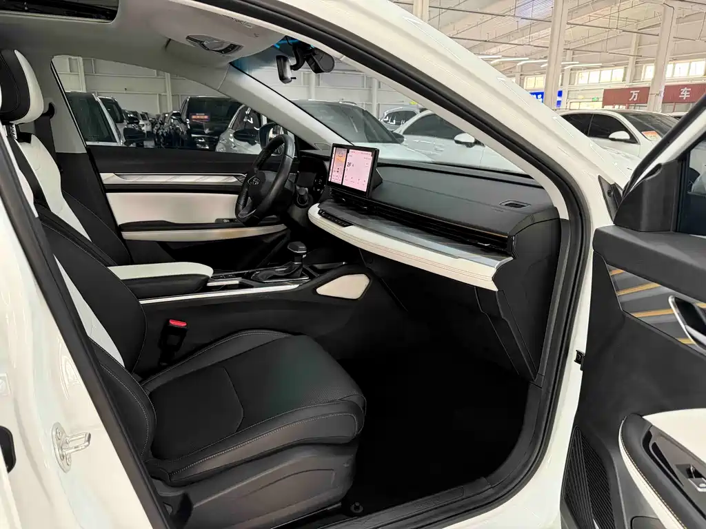 Geely Emgrand L 2022 — фото 17