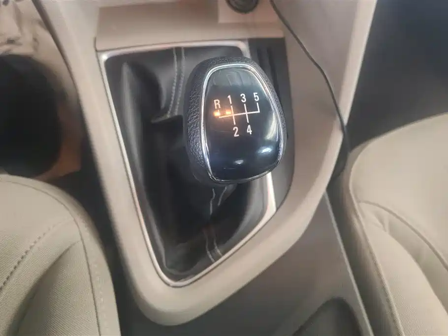 Buick Excelle 2017 — фото 16