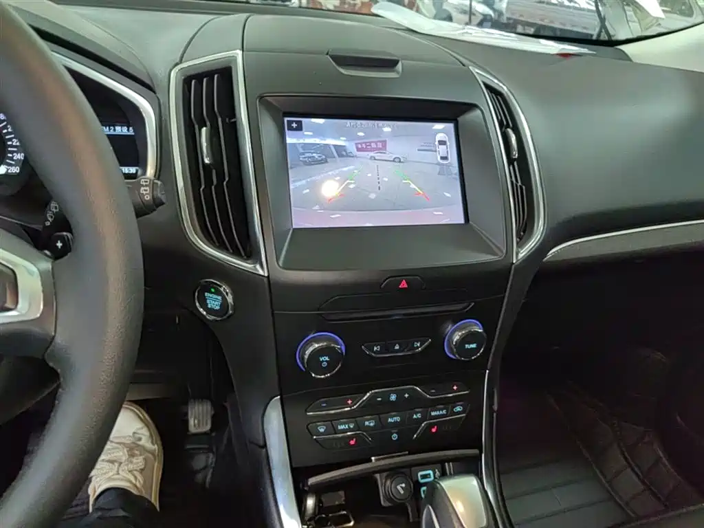 Ford Edge 2020 — фото 13