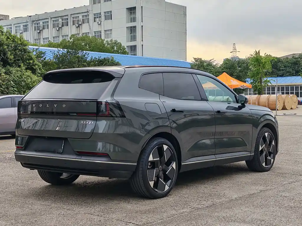Volvo XC70 Plug-In Hybrid 2025 — фото 4